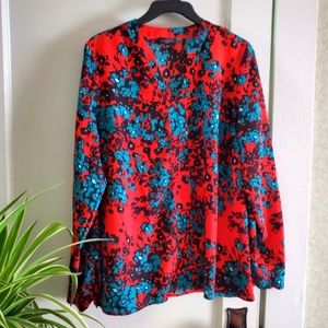 The limited long sleeves top for women